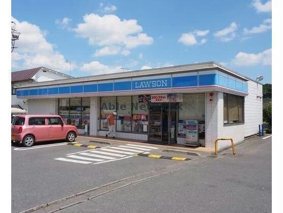ローソン東松山沢口町店(コンビニ)まで399m ピオニー　サワグチ