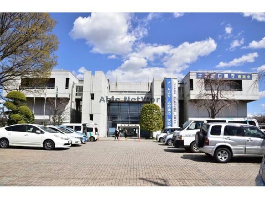 坂戸市役所(役所)まで499m MOMO6坂戸　（坂戸市関間1丁目12-11）