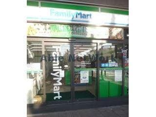 ファミリーマート東松山駅店(コンビニ)まで293m ルネス　カーサ    (東松山市箭弓町)