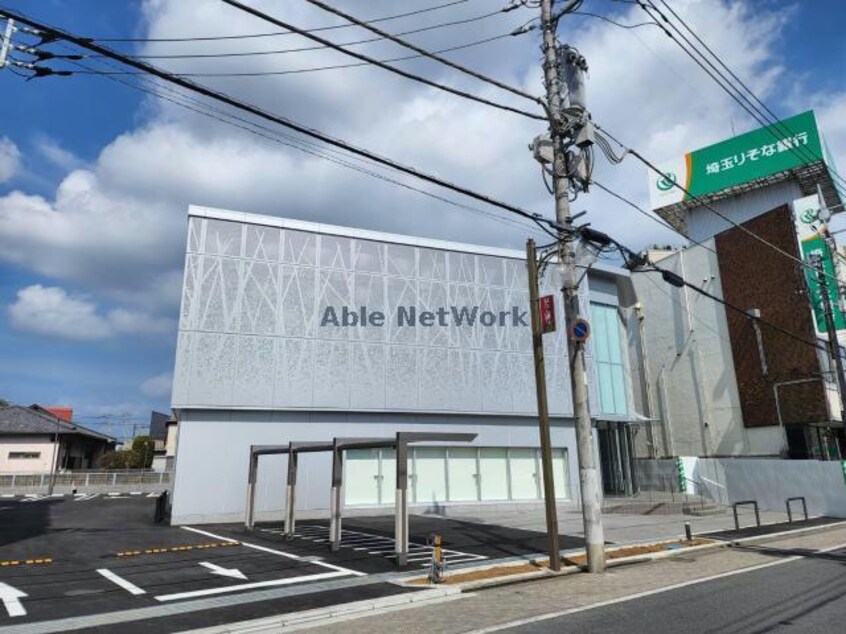 埼玉りそな銀行東松山支店(銀行)まで893m メゾンダム―ル    (埼玉県東松山市神明町)