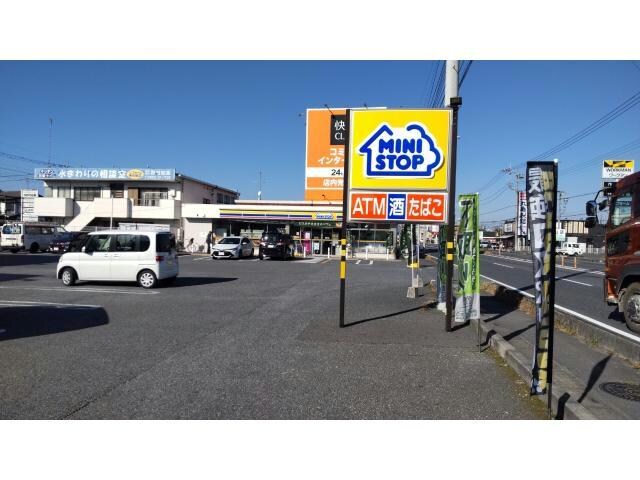 ミニストップ東松山六反町店(コンビニ)まで697m ハーモニー