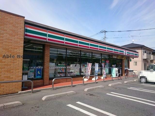 セブンイレブン東松山六軒町店(コンビニ)まで319m アドリアーナ東松山（東松山市六軒町）
