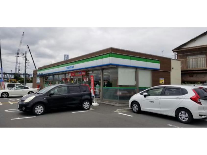 ファミリーマート東松山神明町店(コンビニ)まで449m ポスト・プリートⅡ