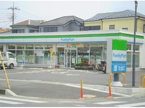 ファミリーマート坂戸花影町店(コンビニ)まで562m リブリ・坂戸