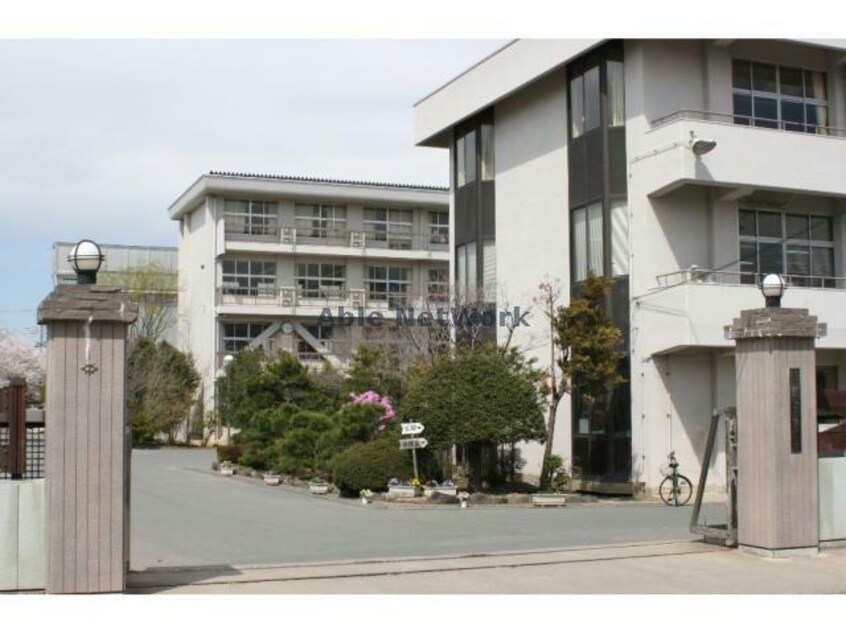 東松山市立松山中学校(中学校/中等教育学校)まで2212m トクマルマンション
