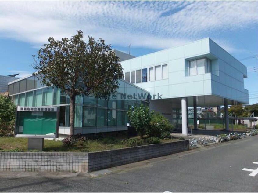 東松山市立高坂図書館(図書館)まで1299m はまなすハイツ