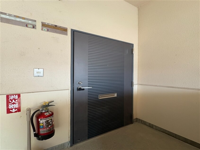 玄関前 ロイヤルハイツＨＡＲＡＤＡ