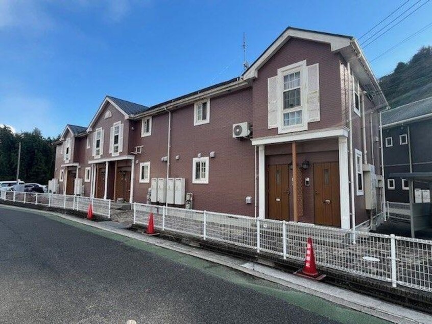  呉線/竹原駅 バス16分荘野小学校下車:停歩3分 2階 築21年