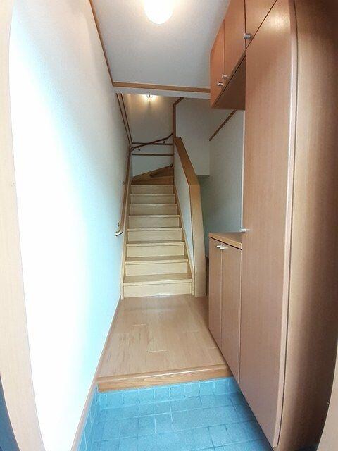  呉線/竹原駅 バス16分荘野小学校下車:停歩3分 2階 築21年