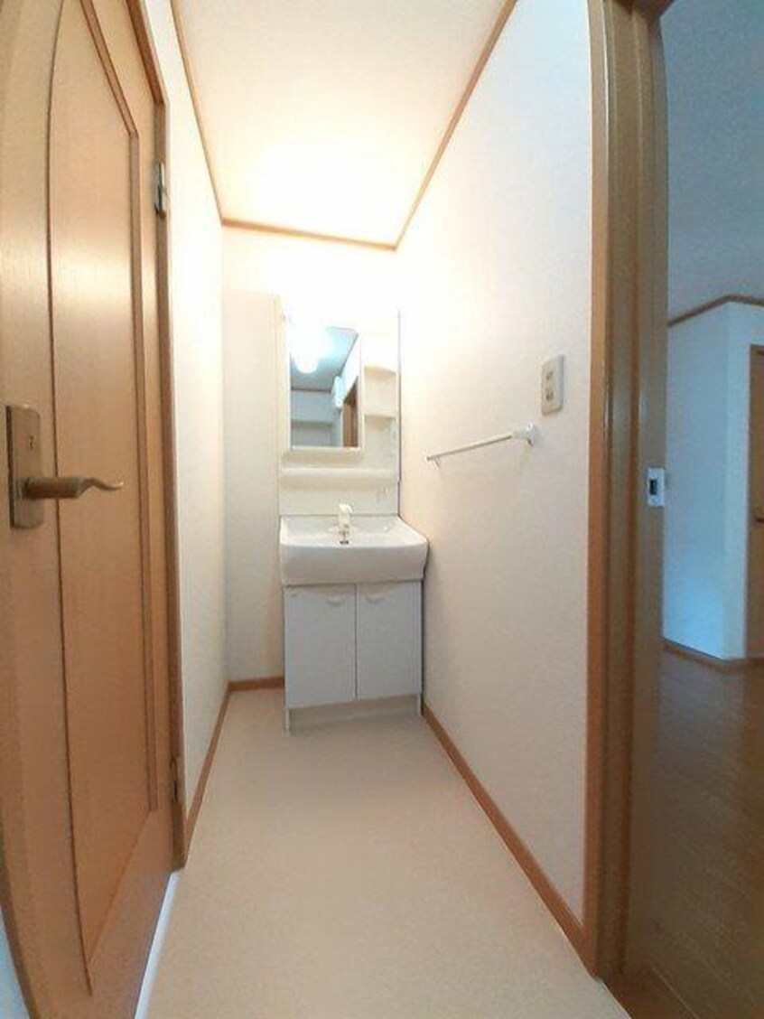  呉線/竹原駅 バス16分荘野小学校下車:停歩3分 2階 築21年