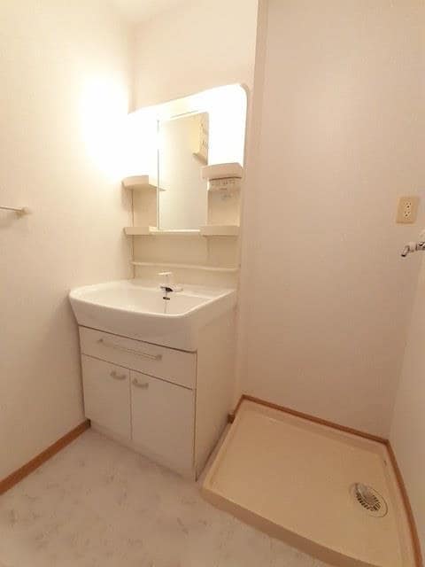  呉線/竹原駅 バス5分中通下下車:停歩11分 1階 築18年