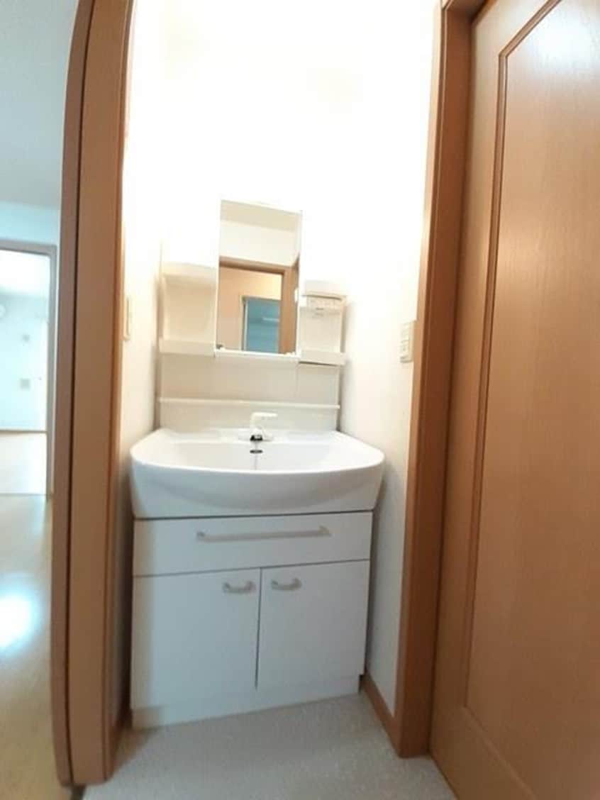  呉線/竹原駅 バス5分中通下下車:停歩11分 1階 築18年