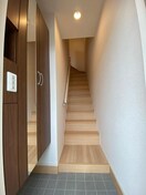 玄関 みつばち本町III