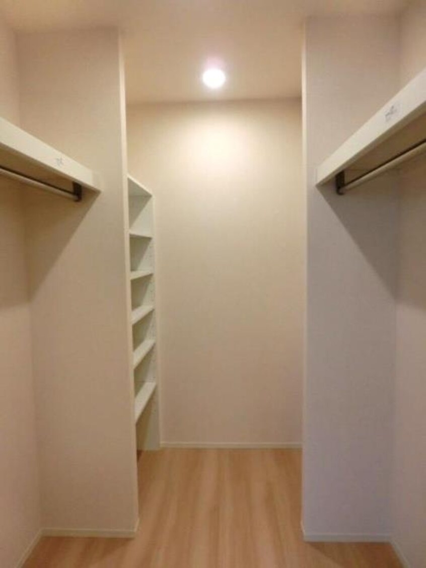 収納 みつばち本町III