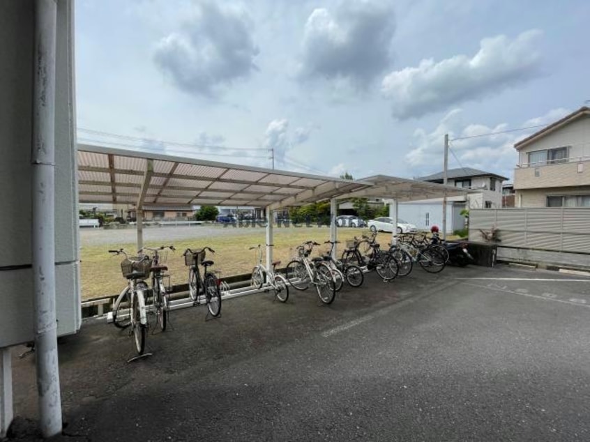 駐輪場 シェイーネマツノ南棟