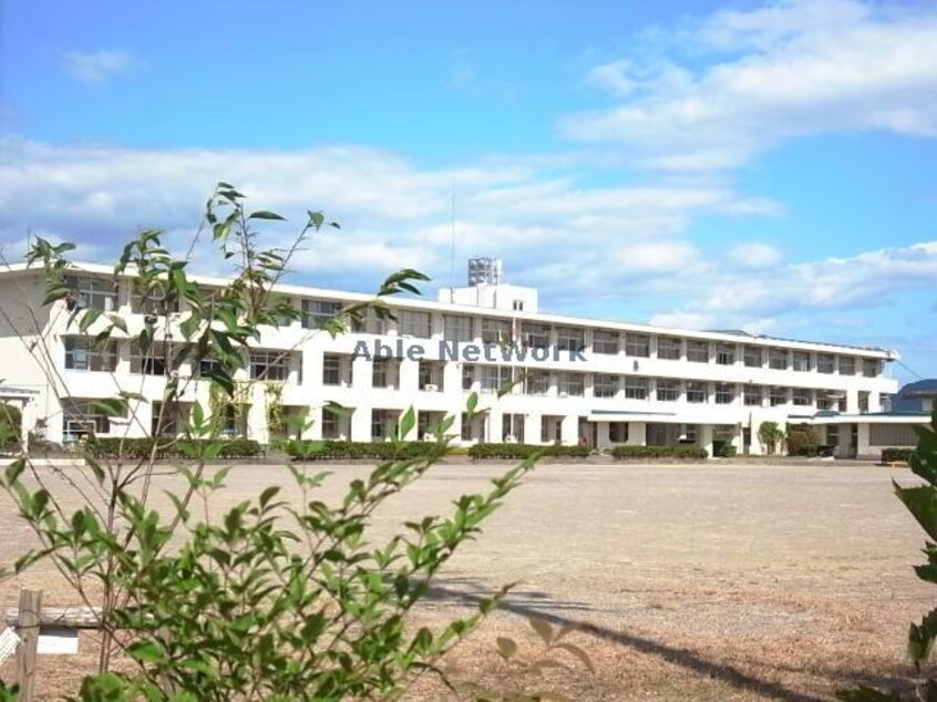 本巣市立席田小学校(小学校)まで1396m Ｎoble chateau　Ｋ･Ｔ
