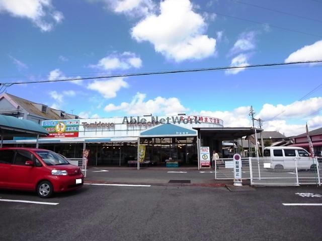 トミダヤ北方店(スーパー)まで724m コーラスライン