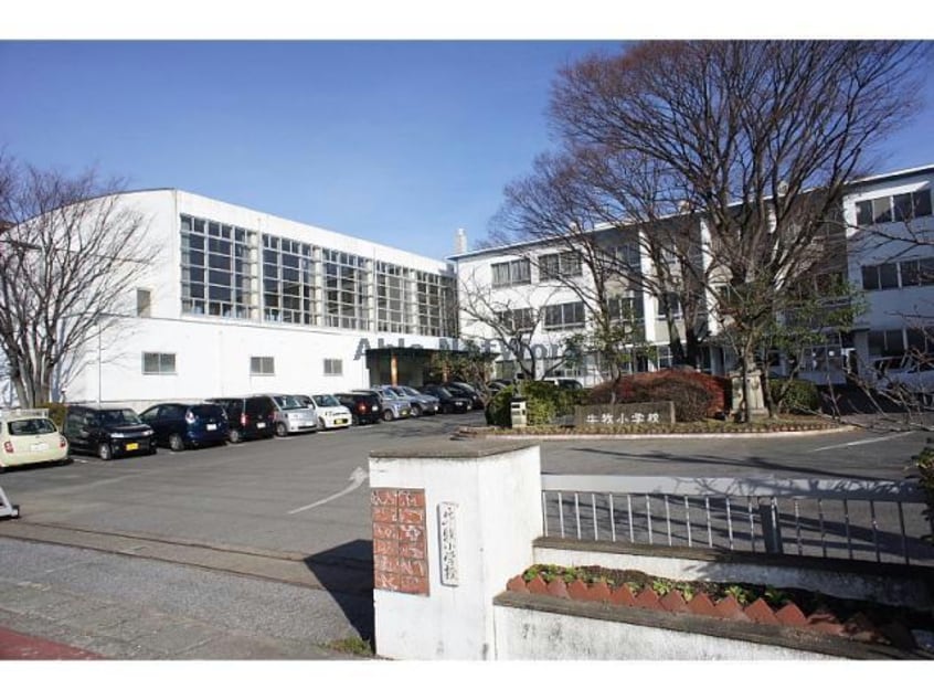 瑞穂市立牛牧小学校(小学校)まで2001m アネシス　ティー