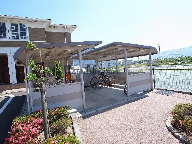 駐輪場 エルカーサＢ