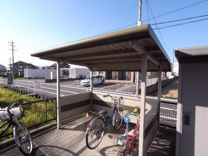 駐輪場 エミール