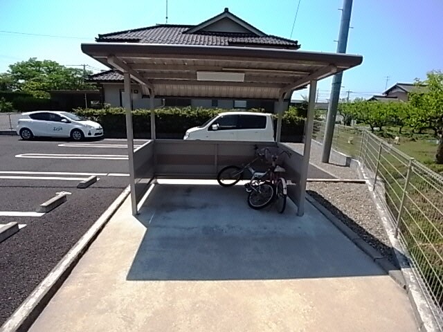 駐輪場 アヴァンシャーレ