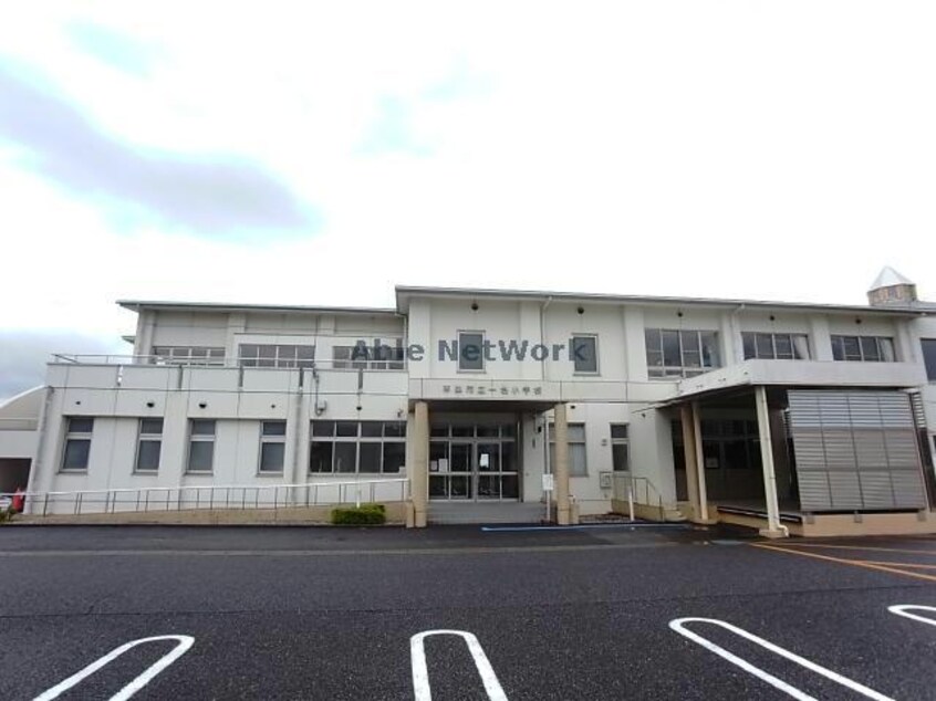 本巣市立一色小学校(小学校)まで2554m エルーセラＯＨＮＯ