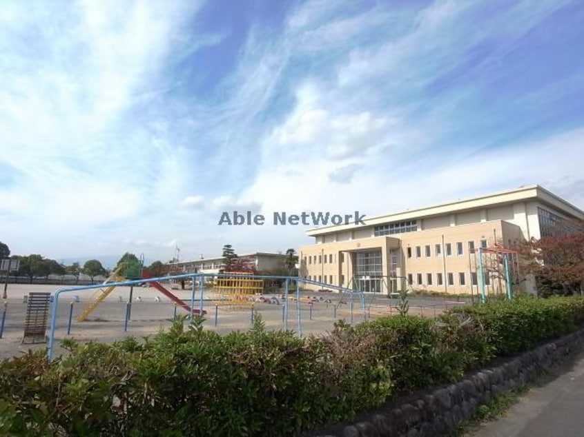 本巣市立真桑小学校(小学校)まで2068m コンフォート小柿