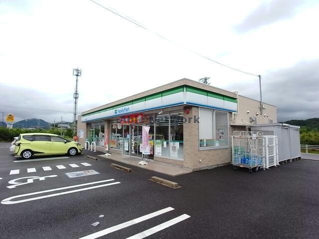 ファミリーマート本巣上保店(コンビニ)まで610m スカイハウス
