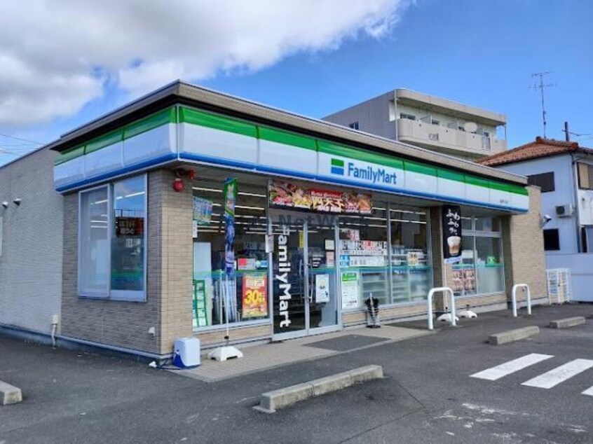 ファミリーマート瑞穂牛牧店(コンビニ)まで389m コメット