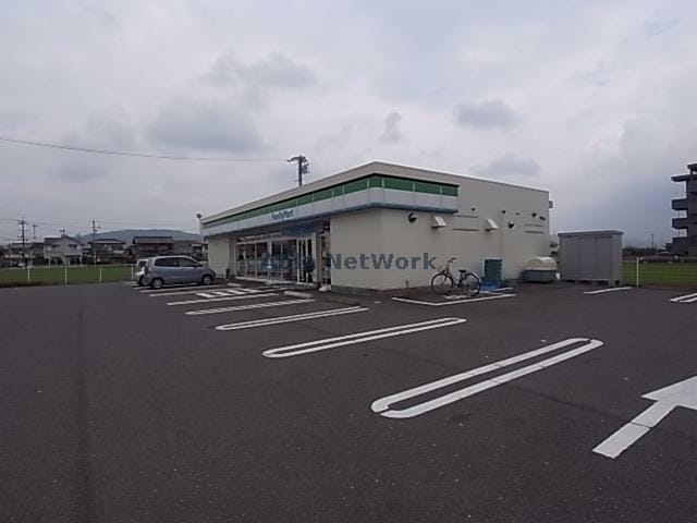 ファミリーマート岐阜下西郷店(コンビニ)まで702m マニフィークＫ　Ｂ棟