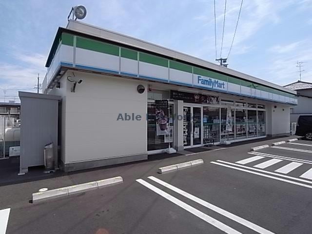 ファミリーマート岐阜大福町店(コンビニ)まで701m 萱場6丁目ｱﾊﾟｰﾄ
