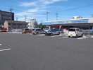 ローソン岐阜早田栄町五丁目店(コンビニ)まで915m メゾン岩倉