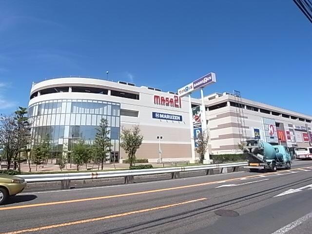 イオン岐阜店(スーパー)まで825m 緑ヶ丘荘