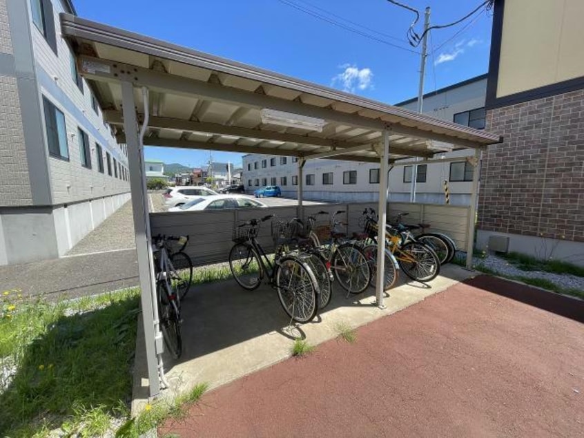  リビングタウン山の手A