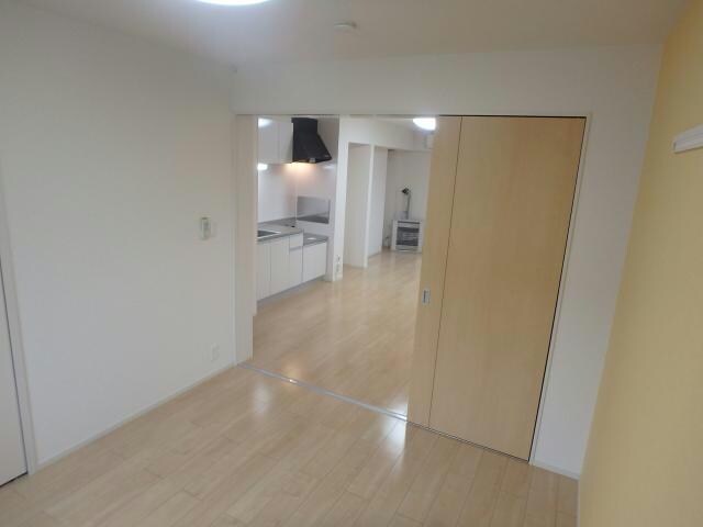  エルムプラシード13号館