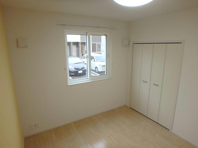  エルムプラシード13号館