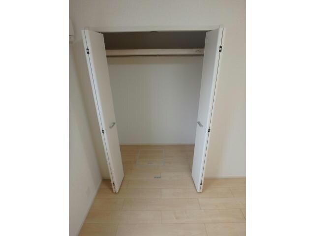  エルムプラシード13号館