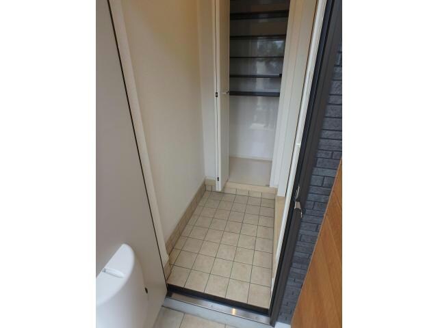  エルムプラシード13号館