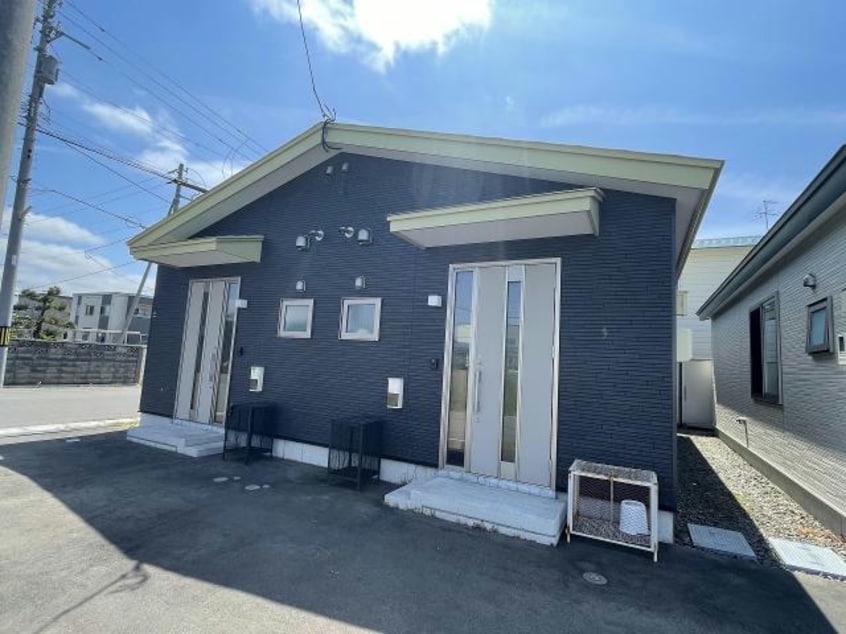  亀田港町1棟2戸貸家【H】