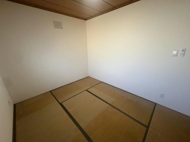  陣川町110番貸家