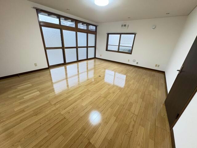  湯川町2丁目34番貸家