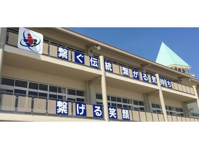 弥富市立弥富中学校(中学校/中等教育学校)まで1833m 近鉄名古屋線/近鉄弥富駅 車移動　7分2.5km 3階 築27年