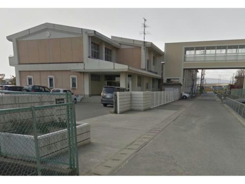 津島市立藤浪中学校(中学校/中等教育学校)まで1056m 名鉄津島線･尾西線（須ケ口-弥富）/津島駅 徒歩10分 2階 築30年