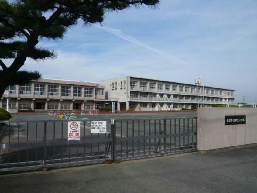 弥富市立弥生小学校(小学校)まで1099m 関西本線（東海）/弥富駅 徒歩7分 1階 築18年