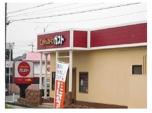 ガスト(その他飲食（ファミレスなど）)まで1600m アムールⅡ