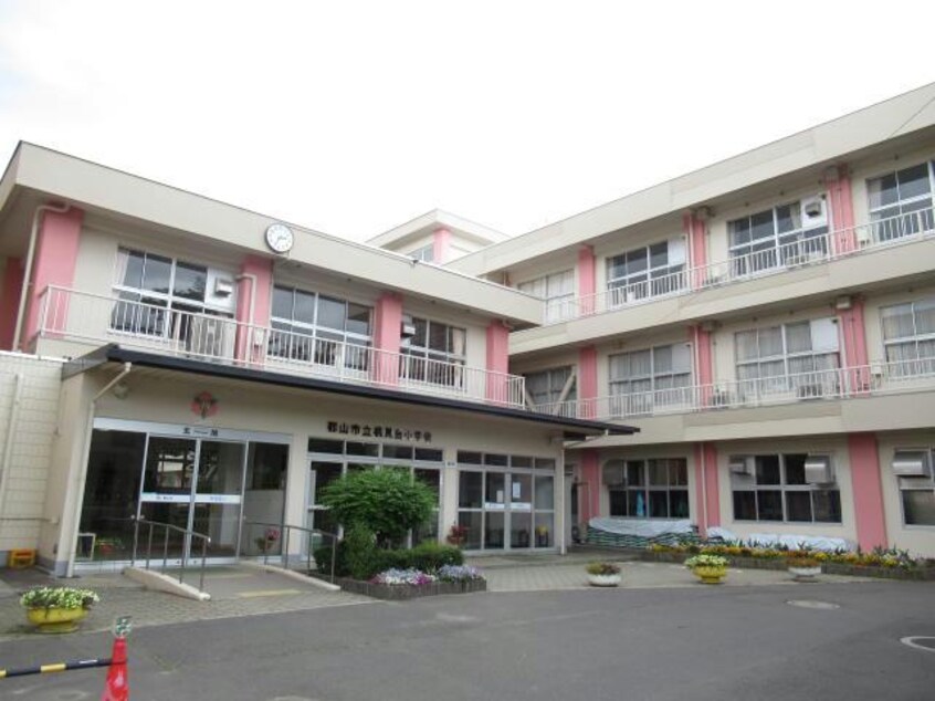 郡山市立桃見台小学校(小学校)まで600m 東北新幹線（東北地方）/郡山駅 バス15分西ノ内１丁目下車:停歩5分 4階 築35年