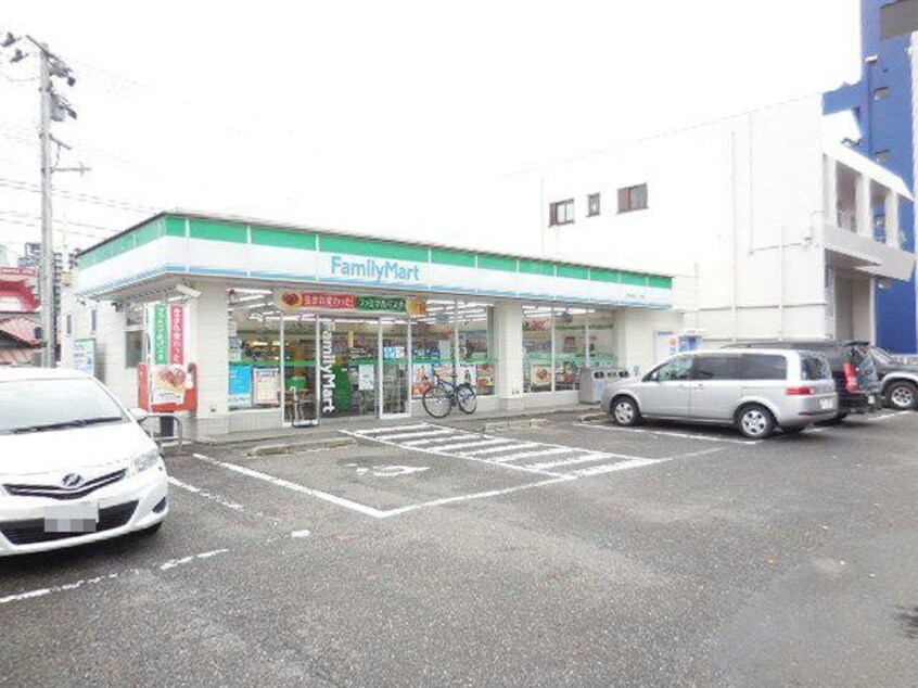 ファミリーマート郡山本町店(コンビニ)まで1007m 昭和コーポ