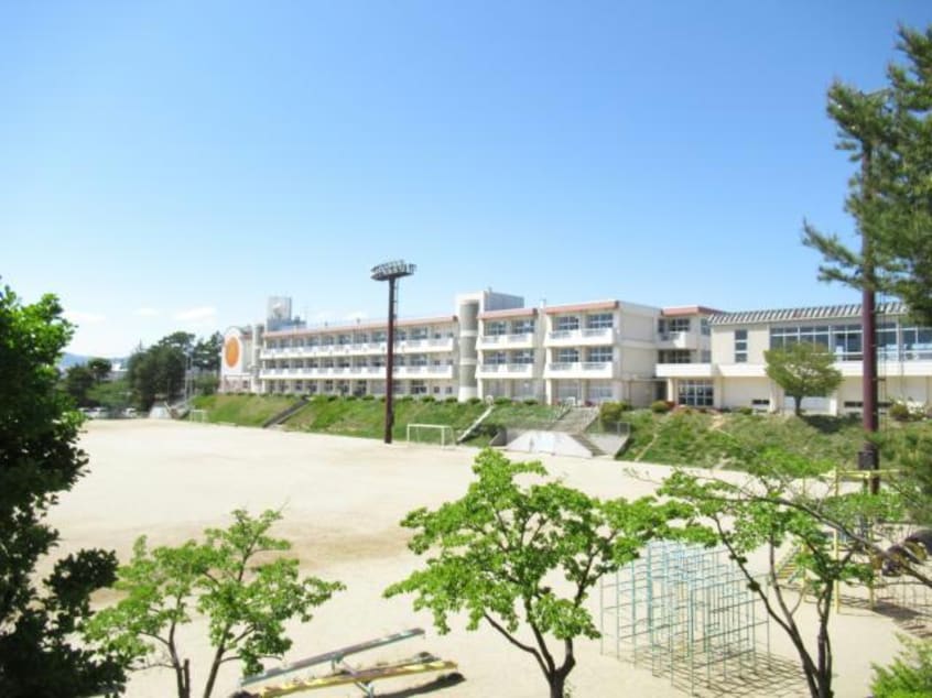 郡山市立富田東小学校(小学校)まで843m 東北新幹線（東北地方）/郡山駅 バス25分東原下車:停歩2分 2階 築7年