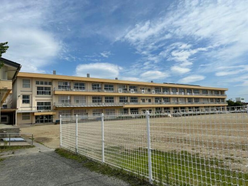 郡山市立開成小学校(小学校)まで692m※郡山市立開成小学校 東北本線/郡山駅 バス18分島東下車:停歩4分 1階 築17年