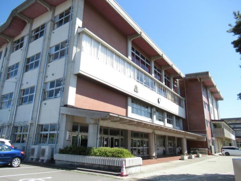 郡山市立富田中学校(中学校/中等教育学校)まで1642m 磐越西線<森と水とロマンの鉄道>/郡山富田駅 徒歩25分 1階 築43年